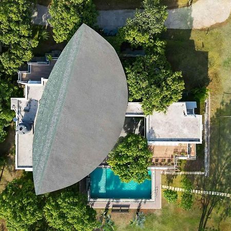 The Leaf By Stayvista - An Enchanting Escape Offering A Pool, Terrace, Lush Lawn, Contemporary Interiors, And Indoor Games Alībāg Extérieur photo