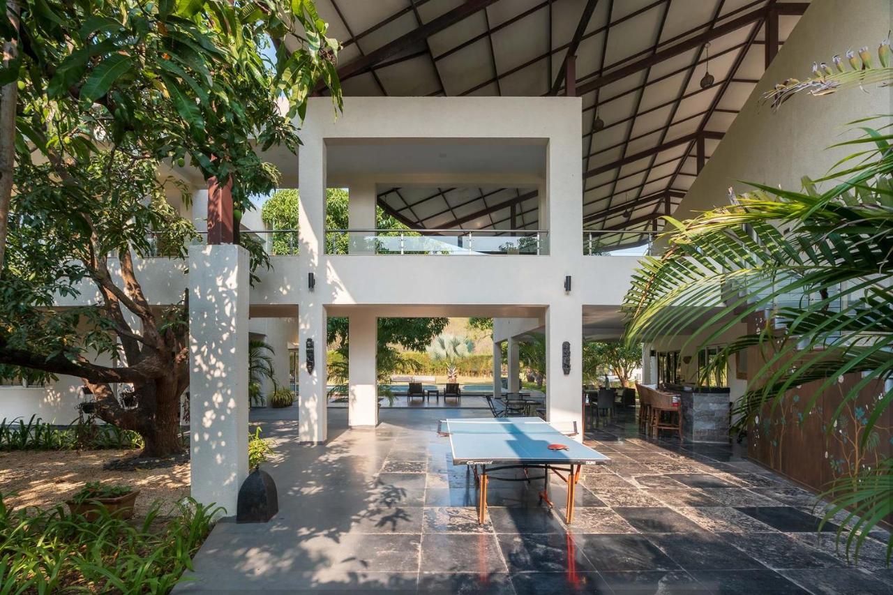 The Leaf By Stayvista - An Enchanting Escape Offering A Pool, Terrace, Lush Lawn, Contemporary Interiors, And Indoor Games Alībāg Extérieur photo