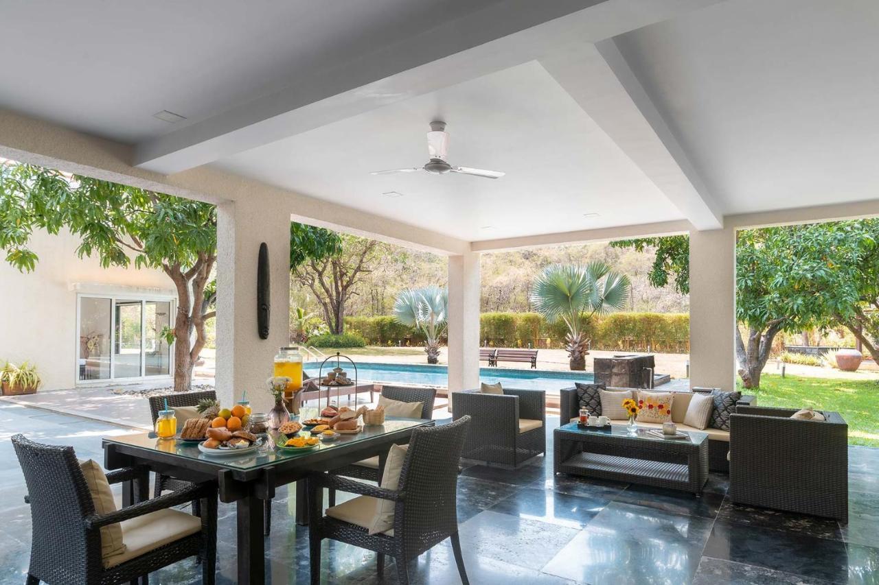 The Leaf By Stayvista - An Enchanting Escape Offering A Pool, Terrace, Lush Lawn, Contemporary Interiors, And Indoor Games Alībāg Extérieur photo