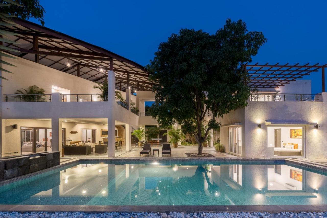 The Leaf By Stayvista - An Enchanting Escape Offering A Pool, Terrace, Lush Lawn, Contemporary Interiors, And Indoor Games Alībāg Extérieur photo