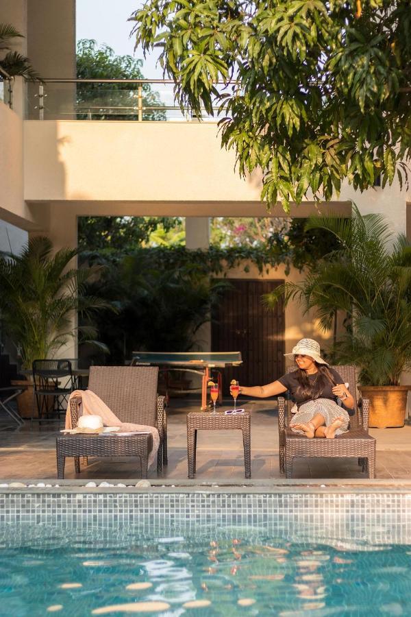 The Leaf By Stayvista - An Enchanting Escape Offering A Pool, Terrace, Lush Lawn, Contemporary Interiors, And Indoor Games Alībāg Extérieur photo