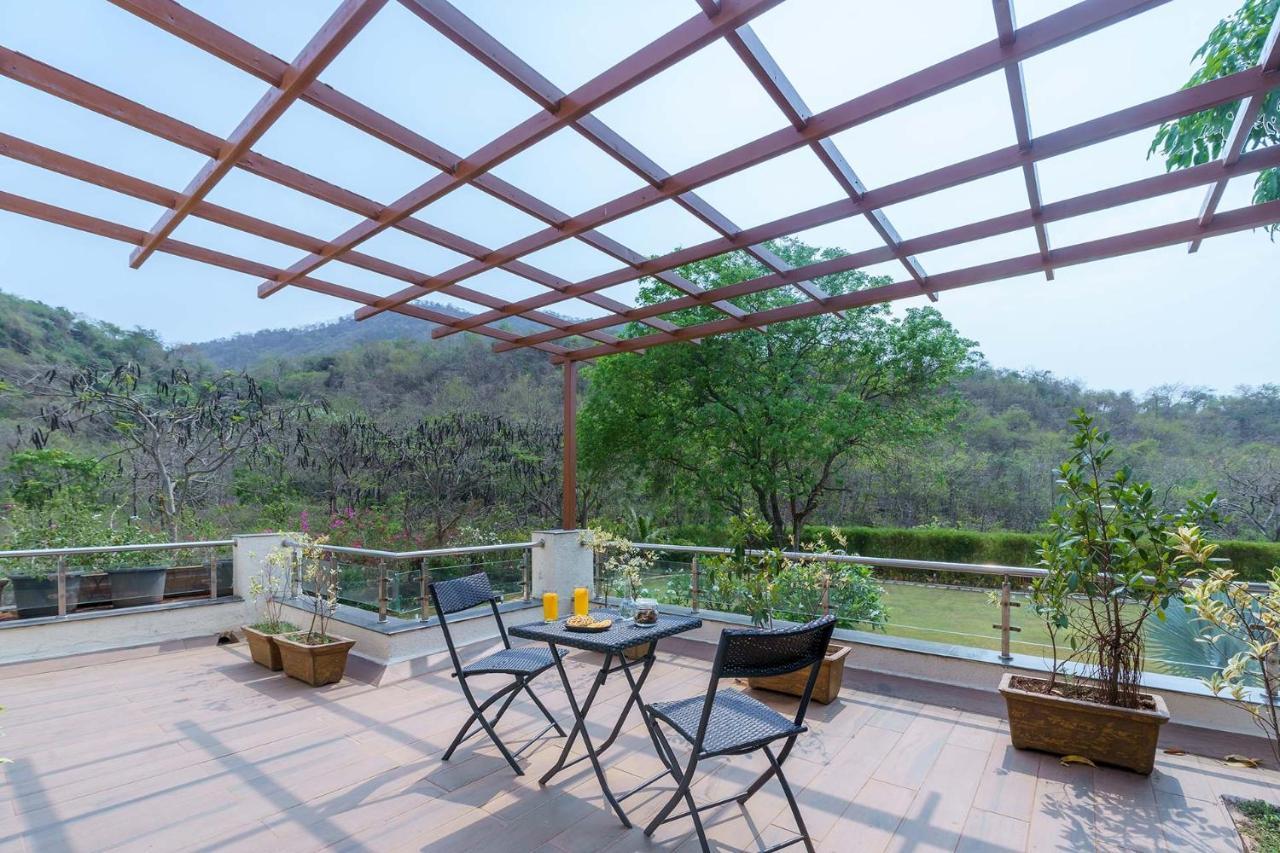 The Leaf By Stayvista - An Enchanting Escape Offering A Pool, Terrace, Lush Lawn, Contemporary Interiors, And Indoor Games Alībāg Extérieur photo