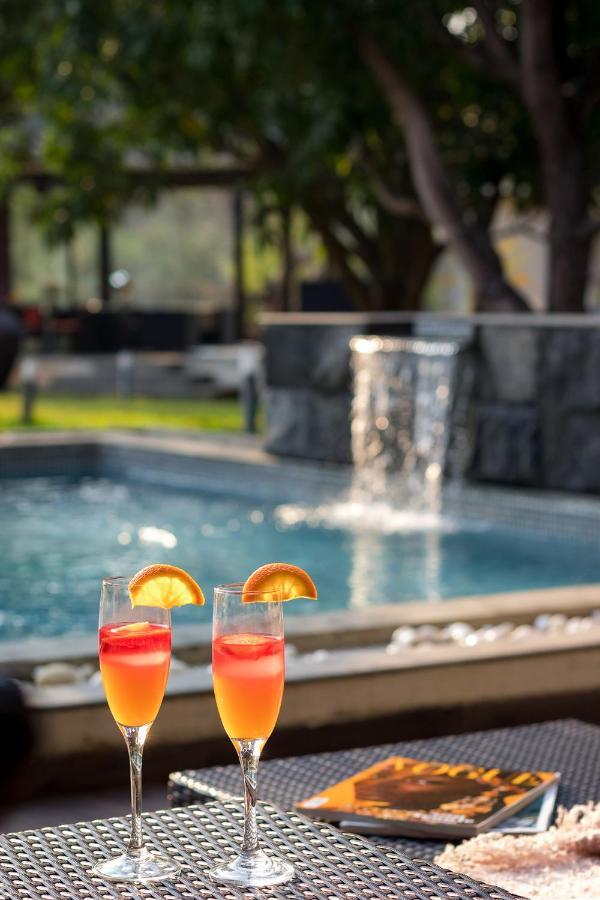 The Leaf By Stayvista - An Enchanting Escape Offering A Pool, Terrace, Lush Lawn, Contemporary Interiors, And Indoor Games Alībāg Extérieur photo