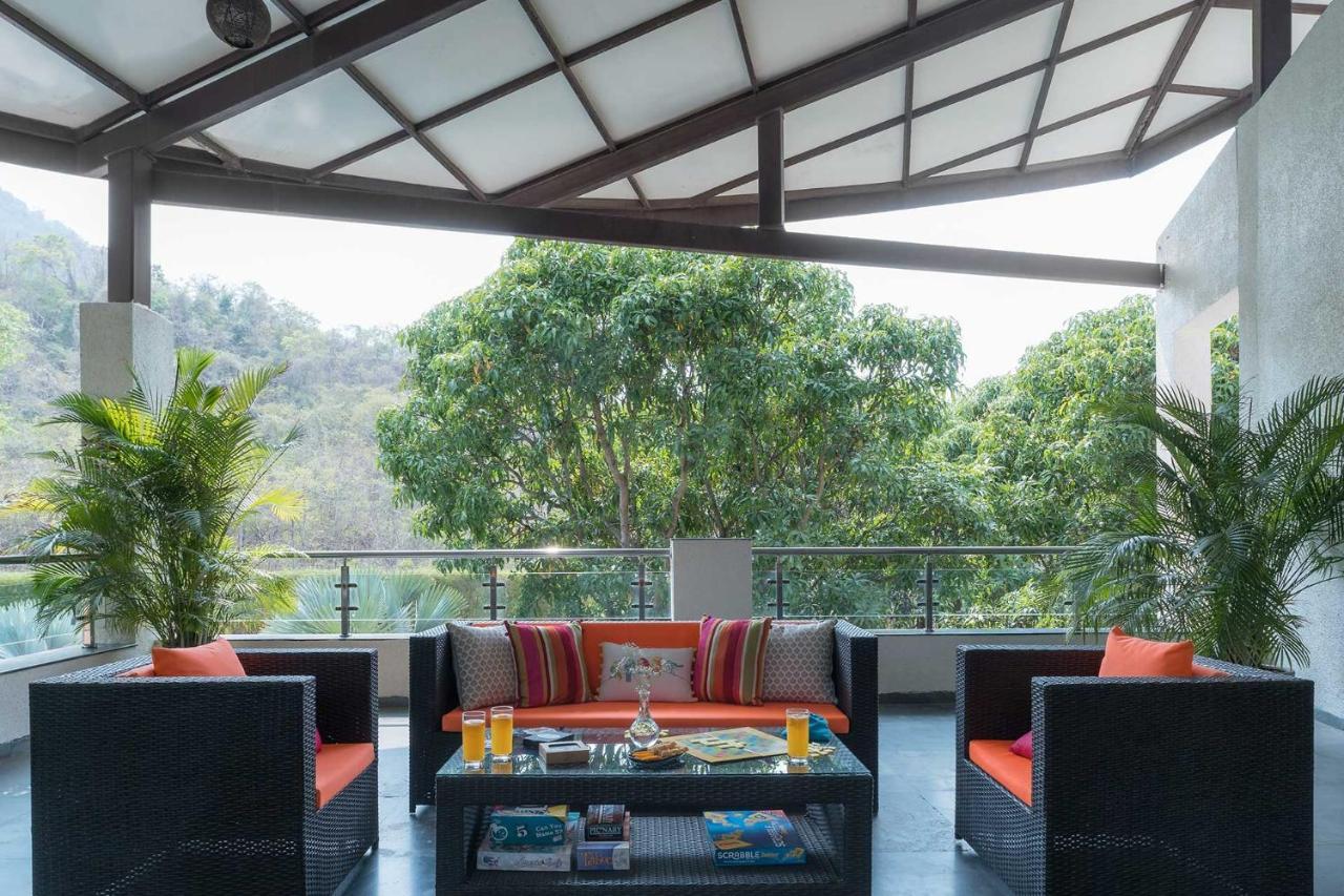 The Leaf By Stayvista - An Enchanting Escape Offering A Pool, Terrace, Lush Lawn, Contemporary Interiors, And Indoor Games Alībāg Extérieur photo