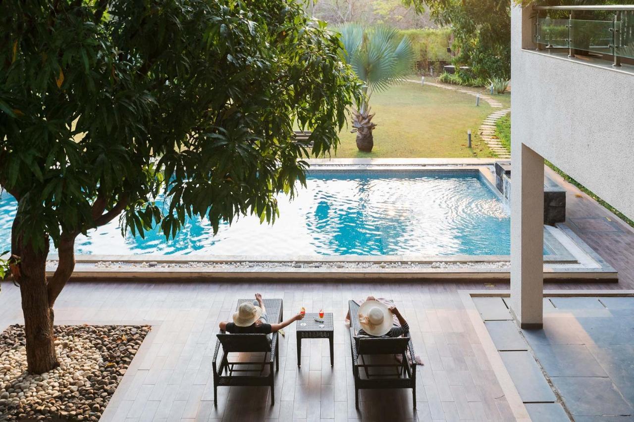 The Leaf By Stayvista - An Enchanting Escape Offering A Pool, Terrace, Lush Lawn, Contemporary Interiors, And Indoor Games Alībāg Extérieur photo
