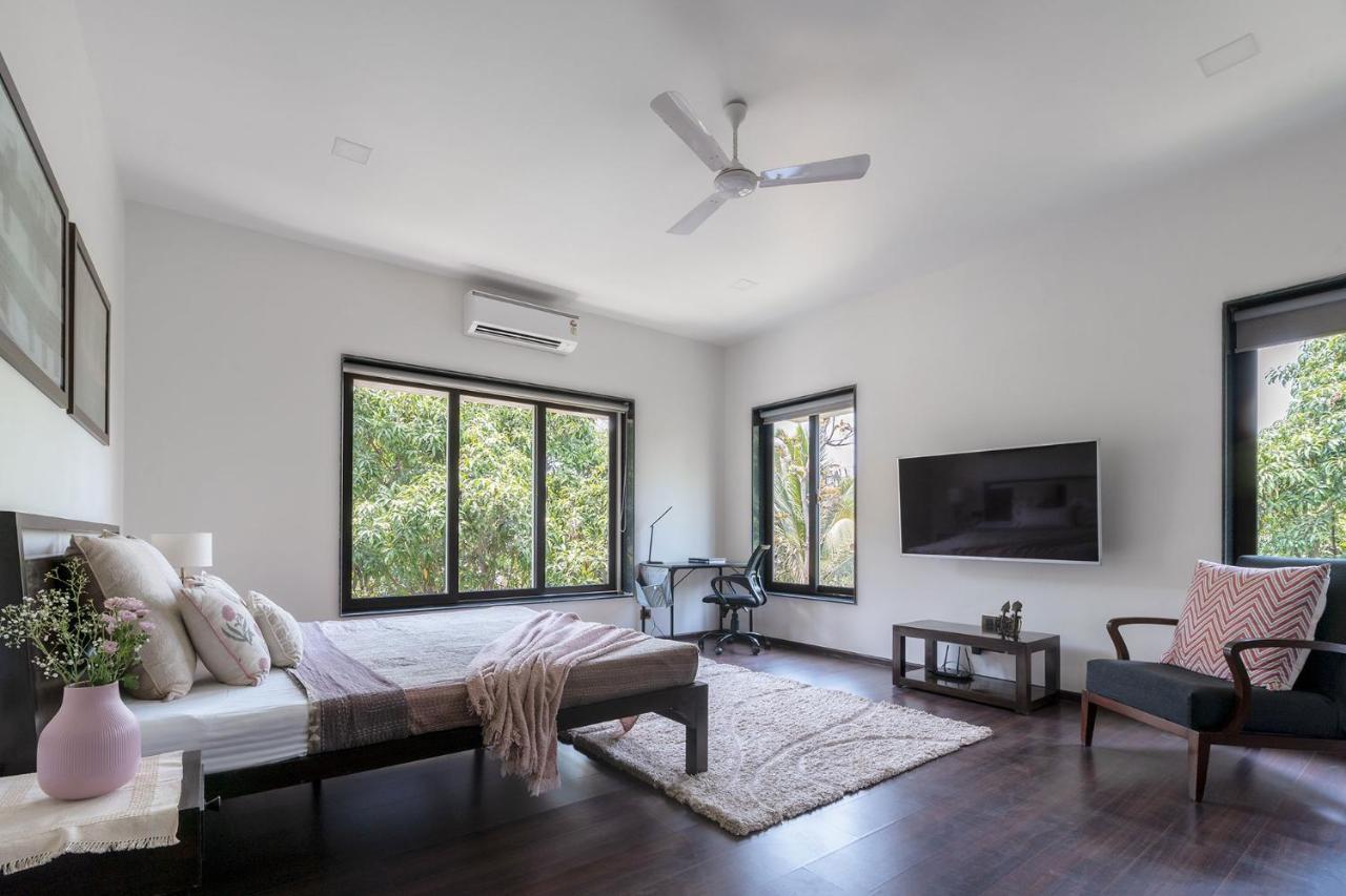 The Leaf By Stayvista - An Enchanting Escape Offering A Pool, Terrace, Lush Lawn, Contemporary Interiors, And Indoor Games Alībāg Extérieur photo