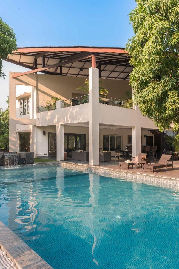 The Leaf By Stayvista - An Enchanting Escape Offering A Pool, Terrace, Lush Lawn, Contemporary Interiors, And Indoor Games Alībāg Extérieur photo