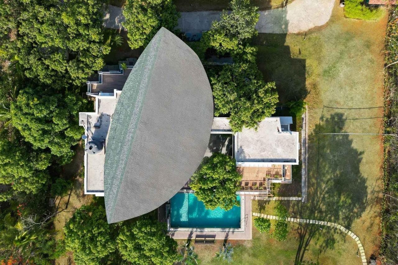 The Leaf By Stayvista - An Enchanting Escape Offering A Pool, Terrace, Lush Lawn, Contemporary Interiors, And Indoor Games Alībāg Extérieur photo