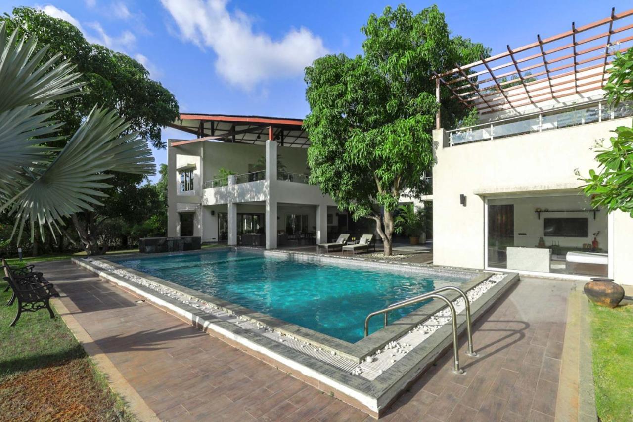 The Leaf By Stayvista - An Enchanting Escape Offering A Pool, Terrace, Lush Lawn, Contemporary Interiors, And Indoor Games Alībāg Extérieur photo